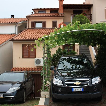 Family Friendly Apartments Pula Extérieur photo
