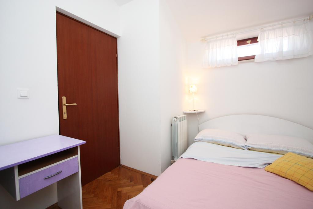 Family Friendly Apartments Pula Chambre photo