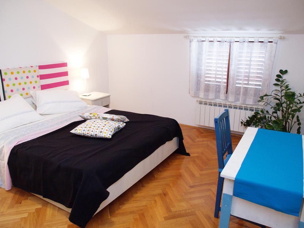 Family Friendly Apartments Pula Chambre photo