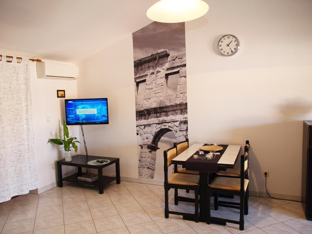Family Friendly Apartments Pula Chambre photo