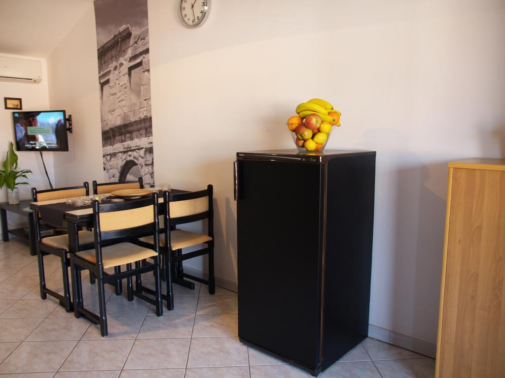 Family Friendly Apartments Pula Chambre photo